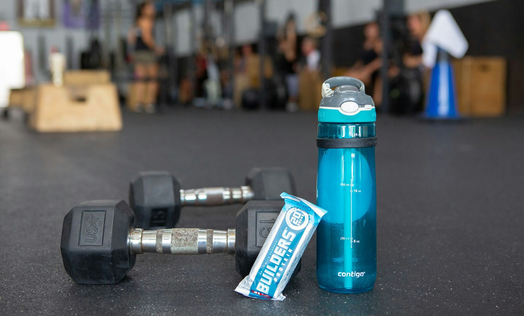 https://clifbar-world.imgix.net/cms/Builders-Bar-Near-Water-Bottle-And-Weights.jpg?w=1800&fit=max&auto=format&auto=compress